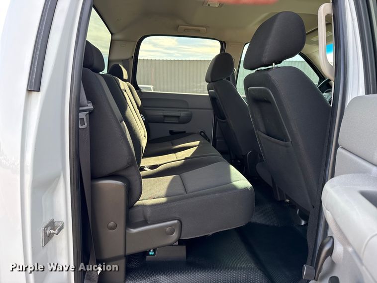 image for item EG1857 2011 Chevrolet 2500HD Crew Cab pickup truck