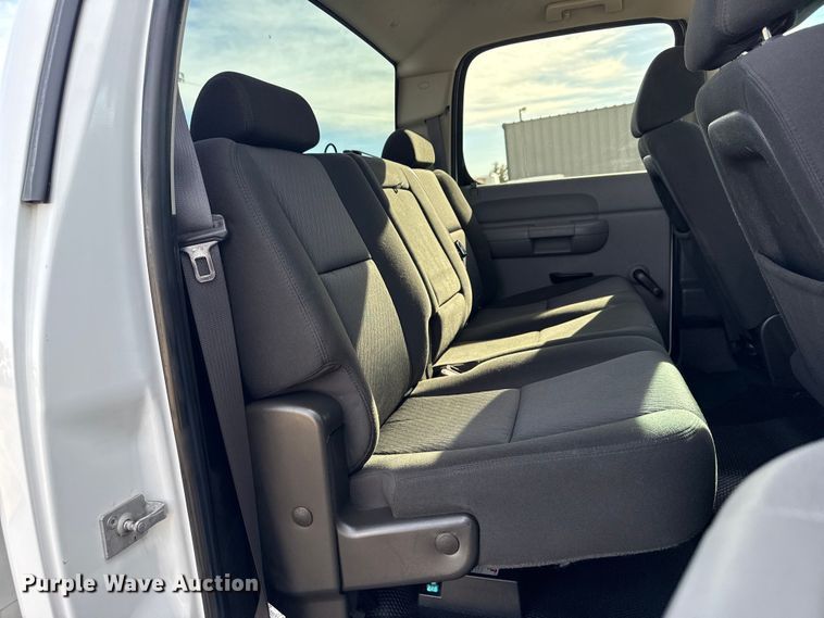 image for item EG1857 2011 Chevrolet 2500HD Crew Cab pickup truck