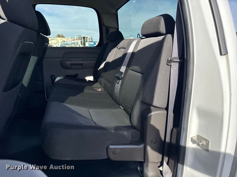 image for item EG1857 2011 Chevrolet 2500HD Crew Cab pickup truck