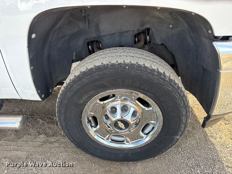 image for item EG1857 2011 Chevrolet 2500HD Crew Cab pickup truck