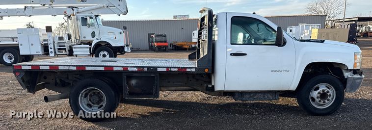 image for item EG1912 2013 Chevrolet Silverado 3500HD flatbed pickup truck