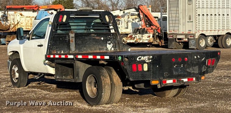 image for item EG1912 2013 Chevrolet Silverado 3500HD flatbed pickup truck