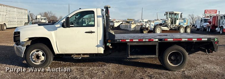 image for item EG1912 2013 Chevrolet Silverado 3500HD flatbed pickup truck