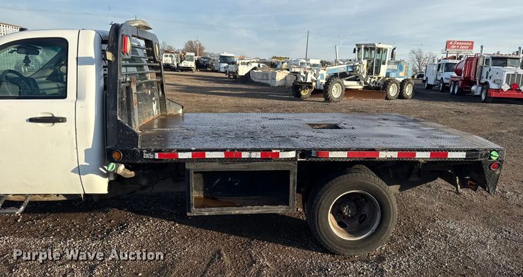 image for item EG1912 2013 Chevrolet Silverado 3500HD flatbed pickup truck