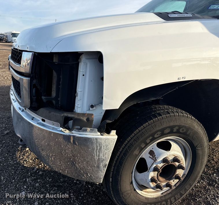 image for item EG1912 2013 Chevrolet Silverado 3500HD flatbed pickup truck