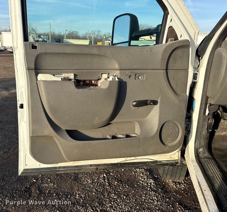 image for item EG1912 2013 Chevrolet Silverado 3500HD flatbed pickup truck