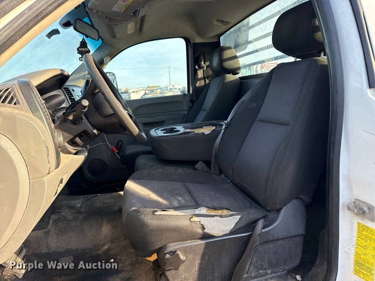 image for item EG1912 2013 Chevrolet Silverado 3500HD flatbed pickup truck