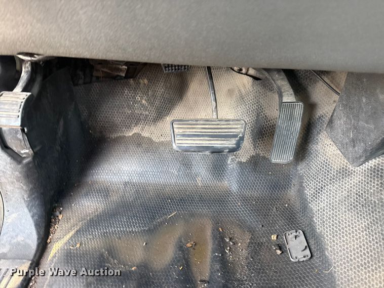 image for item EG1912 2013 Chevrolet Silverado 3500HD flatbed pickup truck