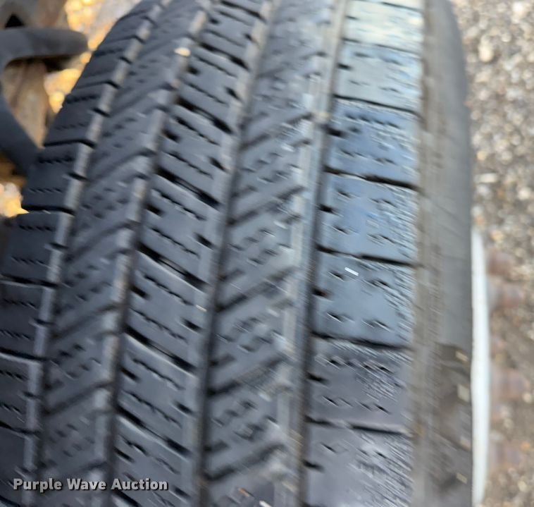 image for item EG1912 2013 Chevrolet Silverado 3500HD flatbed pickup truck