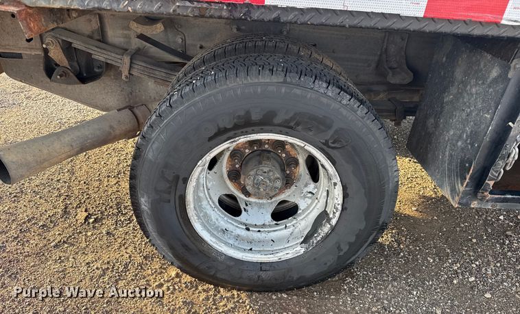 image for item EG1912 2013 Chevrolet Silverado 3500HD flatbed pickup truck