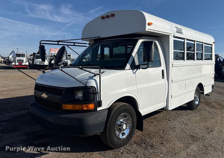 image for item EG1916 2007 Chevrolet Express bus