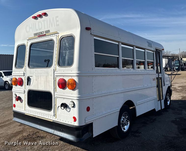 image for item EG1916 2007 Chevrolet Express bus