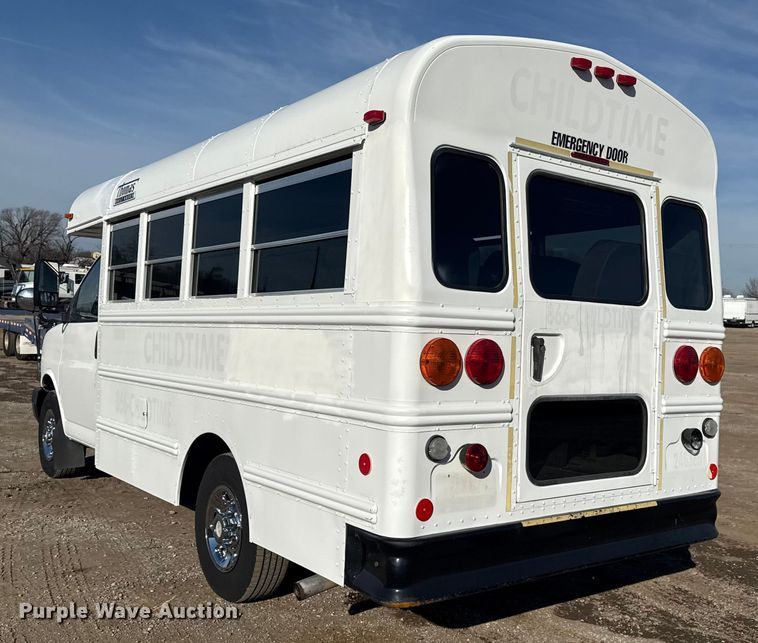image for item EG1916 2007 Chevrolet Express bus