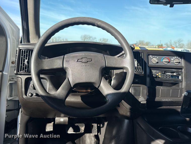 image for item EG1916 2007 Chevrolet Express bus