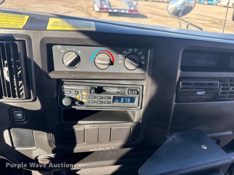 image for item EG1916 2007 Chevrolet Express bus