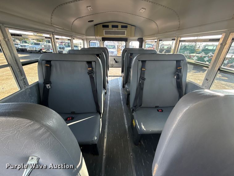 image for item EG1916 2007 Chevrolet Express bus