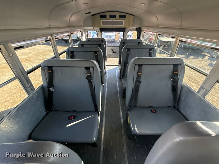 image for item EG1916 2007 Chevrolet Express bus