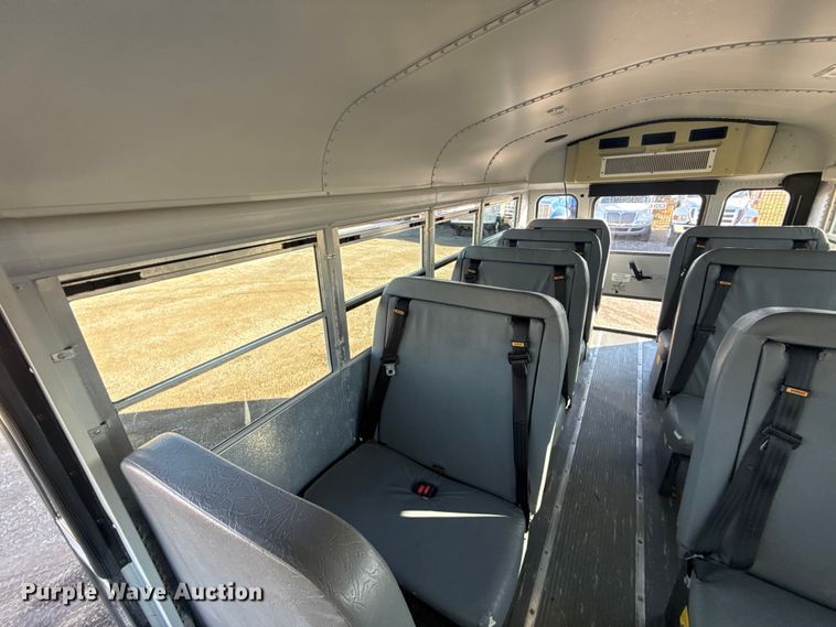 image for item EG1916 2007 Chevrolet Express bus