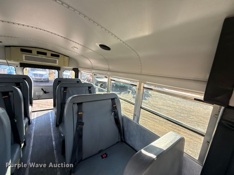 image for item EG1916 2007 Chevrolet Express bus