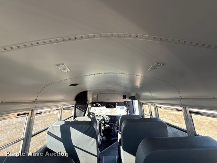 image for item EG1916 2007 Chevrolet Express bus