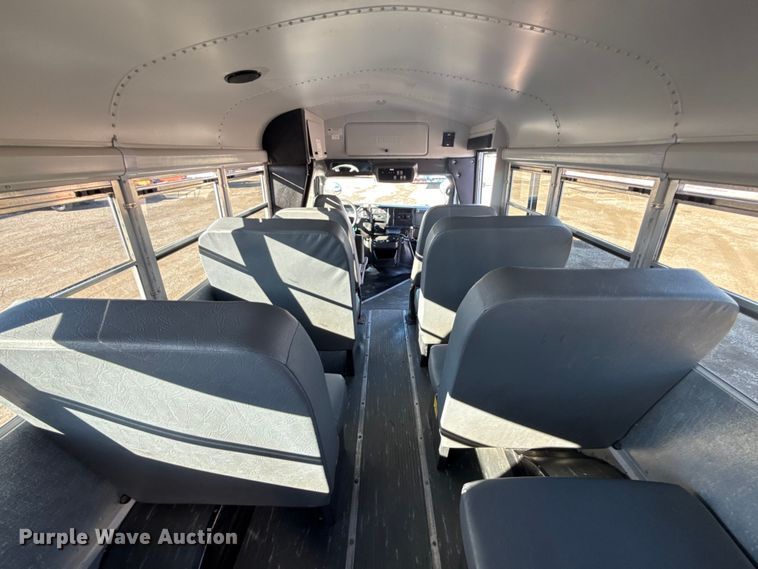 image for item EG1916 2007 Chevrolet Express bus