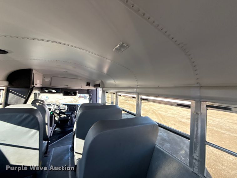 image for item EG1916 2007 Chevrolet Express bus