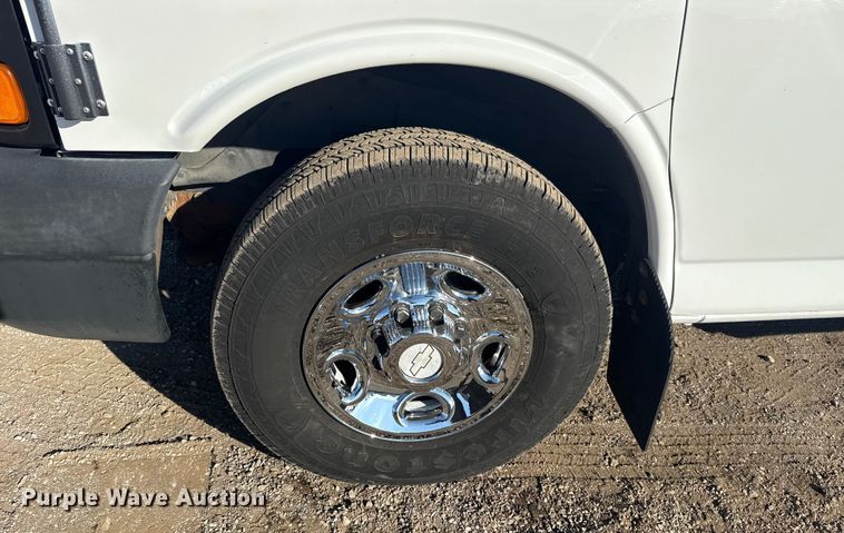 image for item EG1916 2007 Chevrolet Express bus