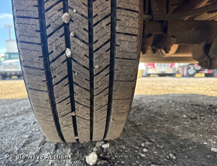 image for item EG1916 2007 Chevrolet Express bus