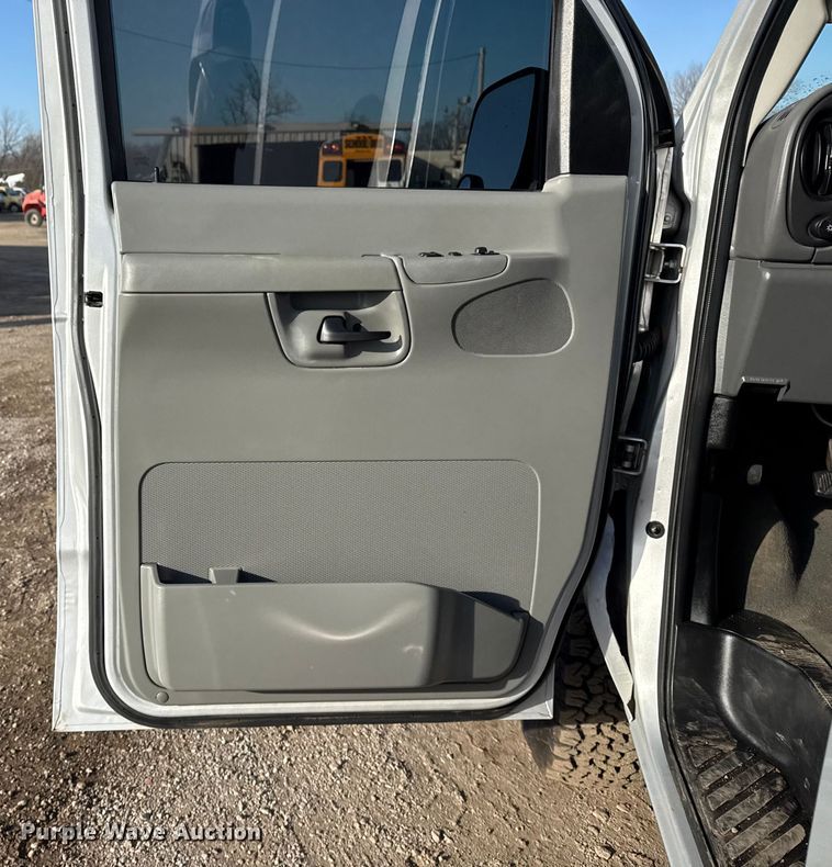 image for item EG1935 2008 Ford E350 handicap accessible van