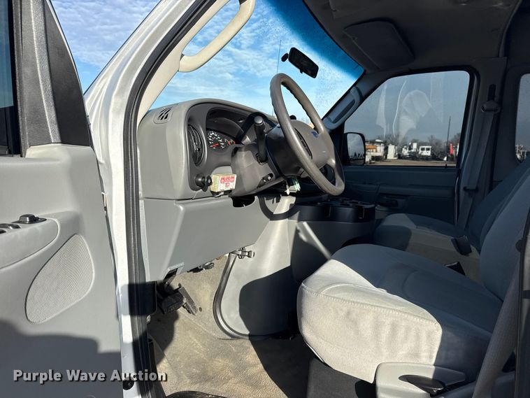 image for item EG1935 2008 Ford E350 handicap accessible van