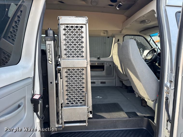 image for item EG1935 2008 Ford E350 handicap accessible van