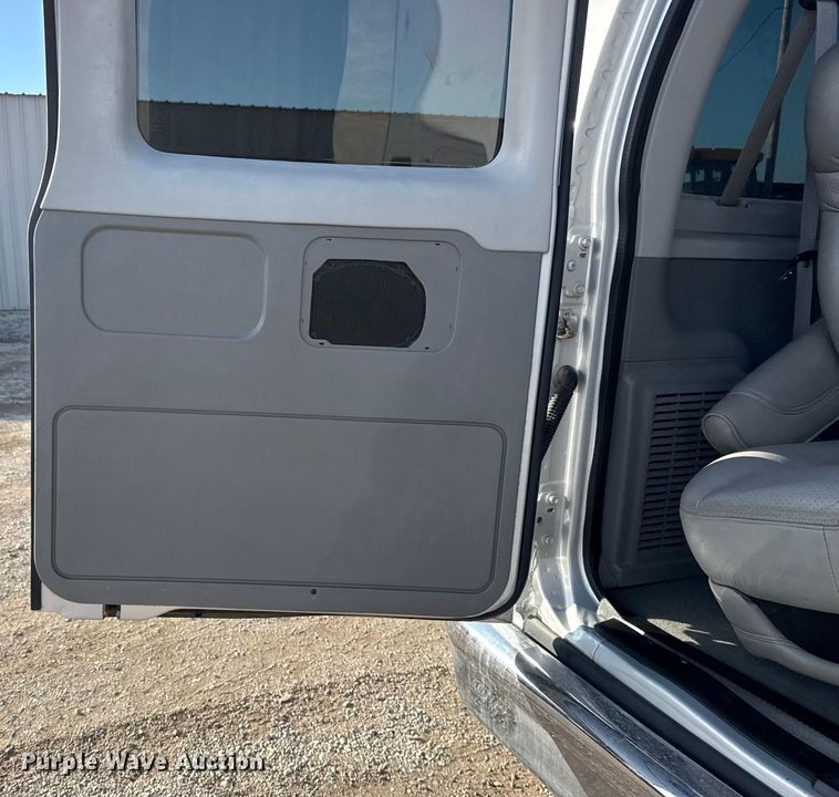 image for item EG1935 2008 Ford E350 handicap accessible van
