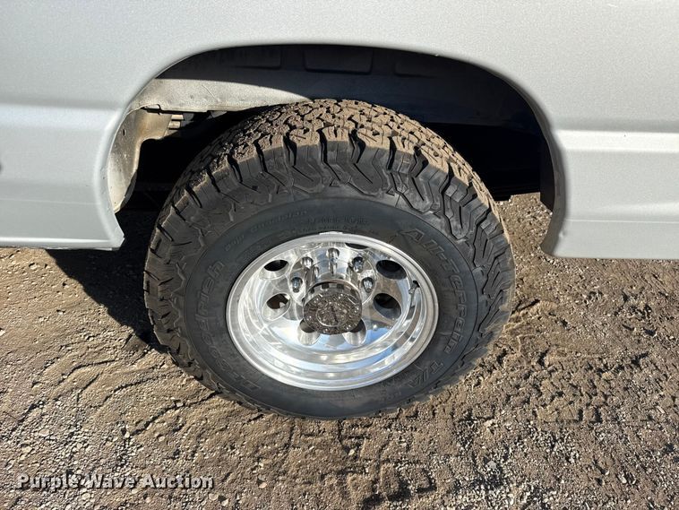 image for item EG1935 2008 Ford E350 handicap accessible van