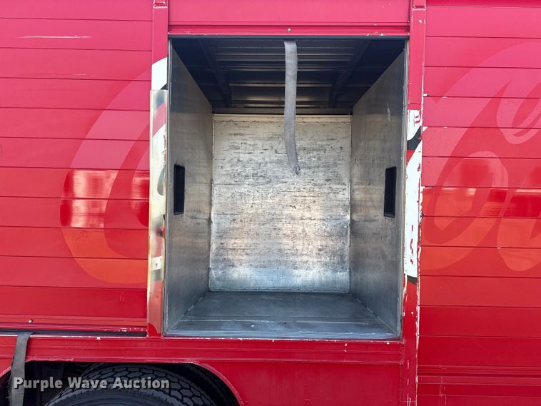 image for item EG1939 2012 Kenworth T370 delivery truck