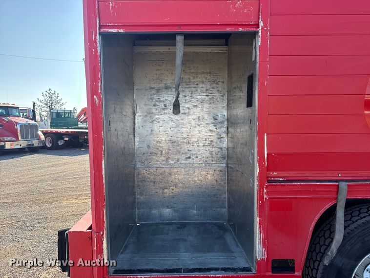 image for item EG1939 2012 Kenworth T370 delivery truck