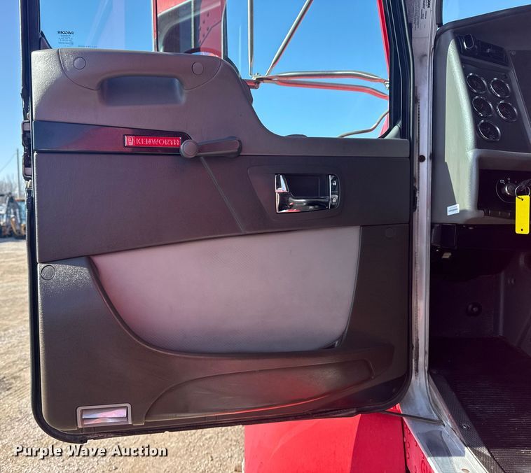 image for item EG1939 2012 Kenworth T370 delivery truck