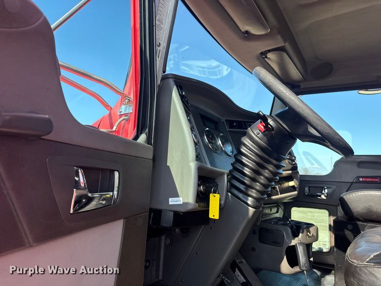 image for item EG1939 2012 Kenworth T370 delivery truck