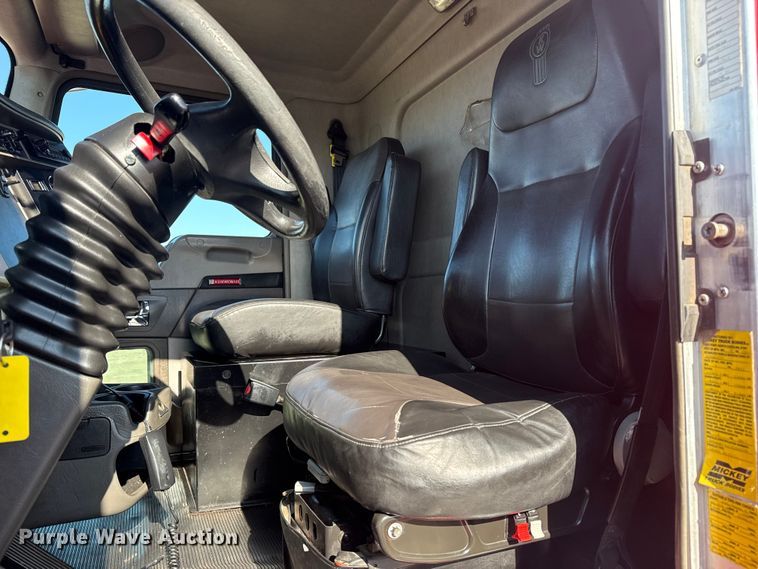 image for item EG1939 2012 Kenworth T370 delivery truck