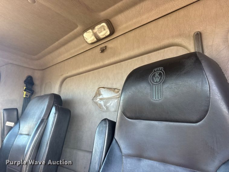 image for item EG1939 2012 Kenworth T370 delivery truck