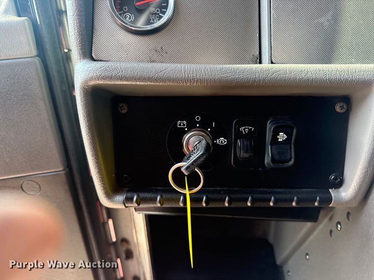 image for item EG1939 2012 Kenworth T370 delivery truck