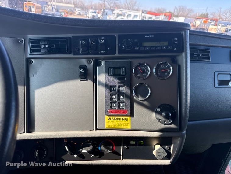 image for item EG1939 2012 Kenworth T370 delivery truck