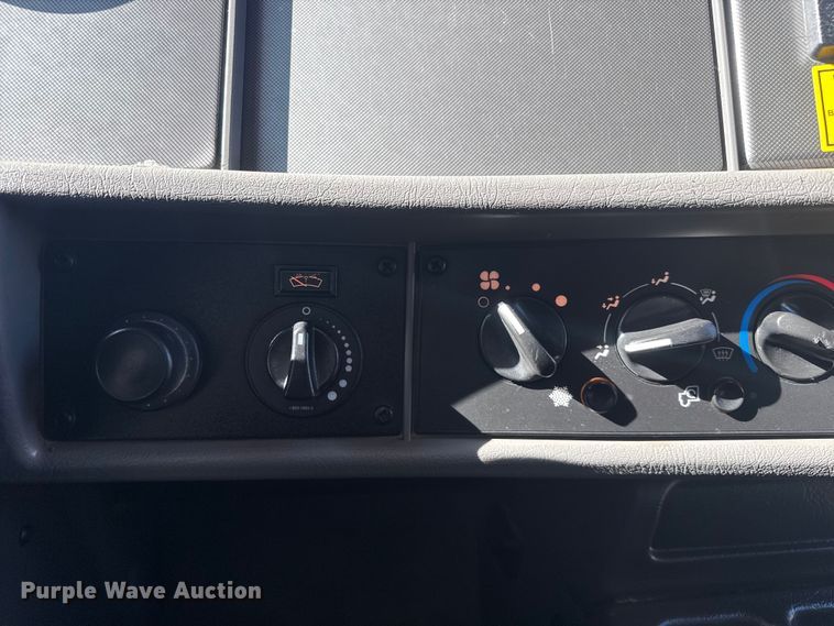 image for item EG1939 2012 Kenworth T370 delivery truck