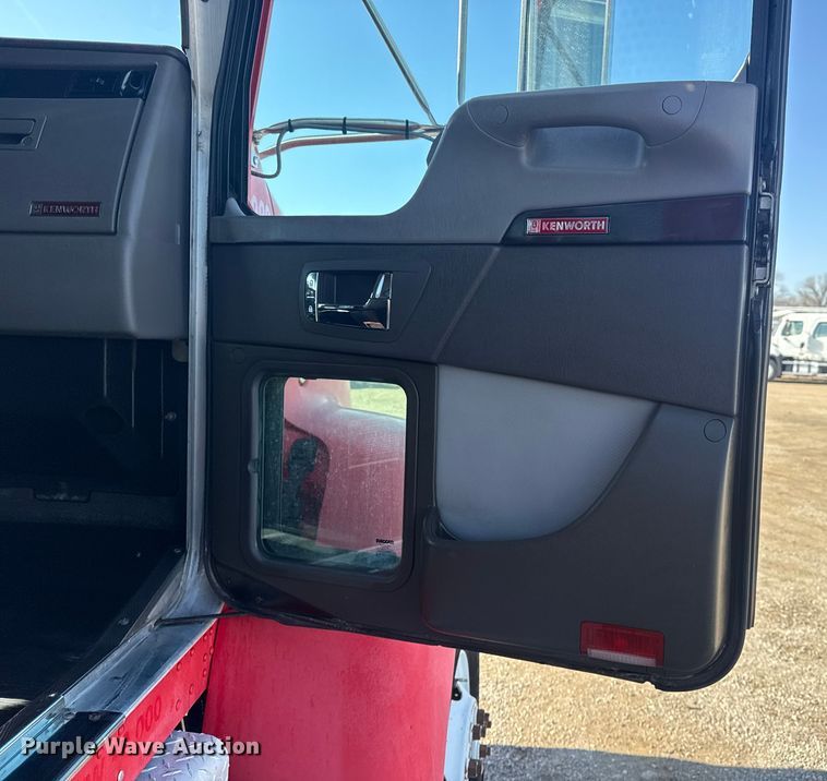 image for item EG1939 2012 Kenworth T370 delivery truck