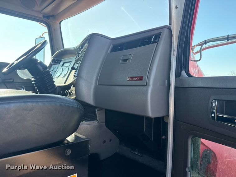 image for item EG1939 2012 Kenworth T370 delivery truck