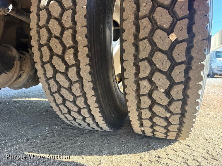 image for item EG1939 2012 Kenworth T370 delivery truck