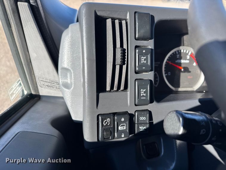 image for item EG1966 2020 Isuzu NRR box truck