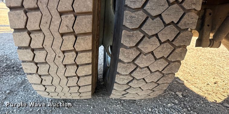 image for item EG1966 2020 Isuzu NRR box truck