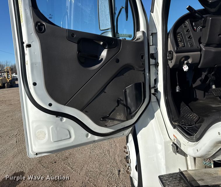 image for item EG1967 2016 Freightliner Business Class M2 rollback truck