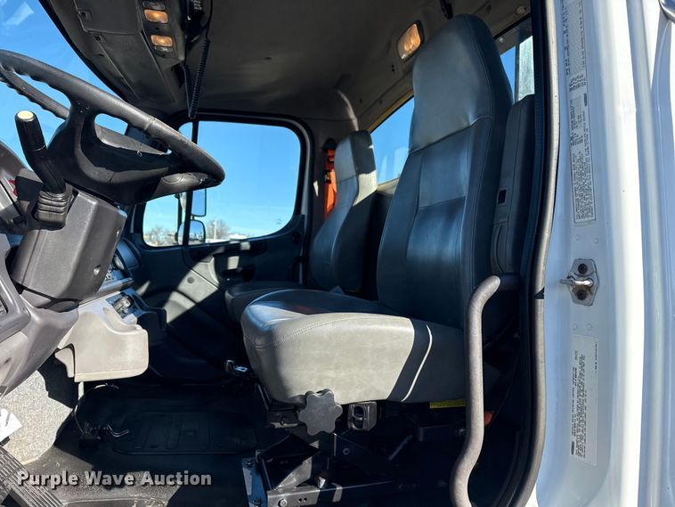 image for item EG1967 2016 Freightliner Business Class M2 rollback truck