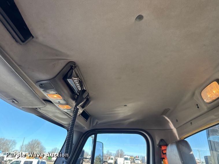 image for item EG1967 2016 Freightliner Business Class M2 rollback truck